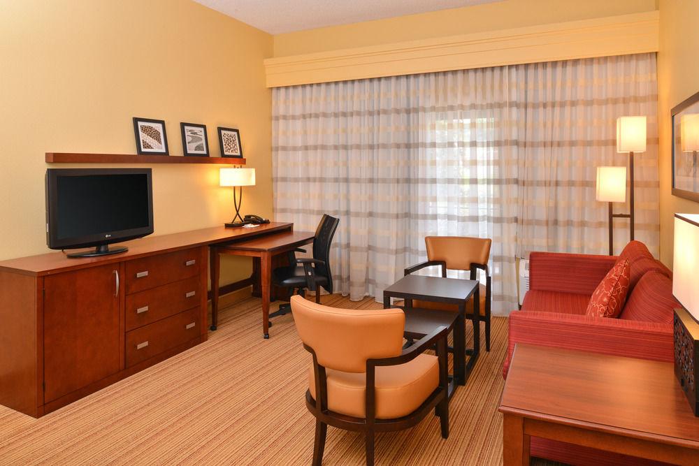 Courtyard By Marriott Columbia Northeast/Fort Jackson Area Exterior foto